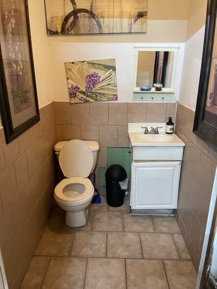 More Photos Of 4239 Park Ave, Bronx Warehouse For Sale