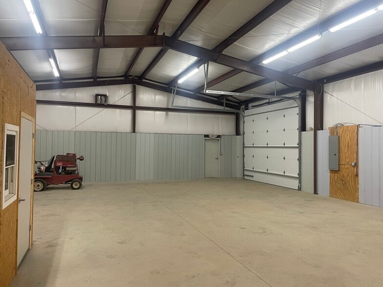 More Photos Of 645 Bess Town Rd, Bessemer City Warehouse For Lease