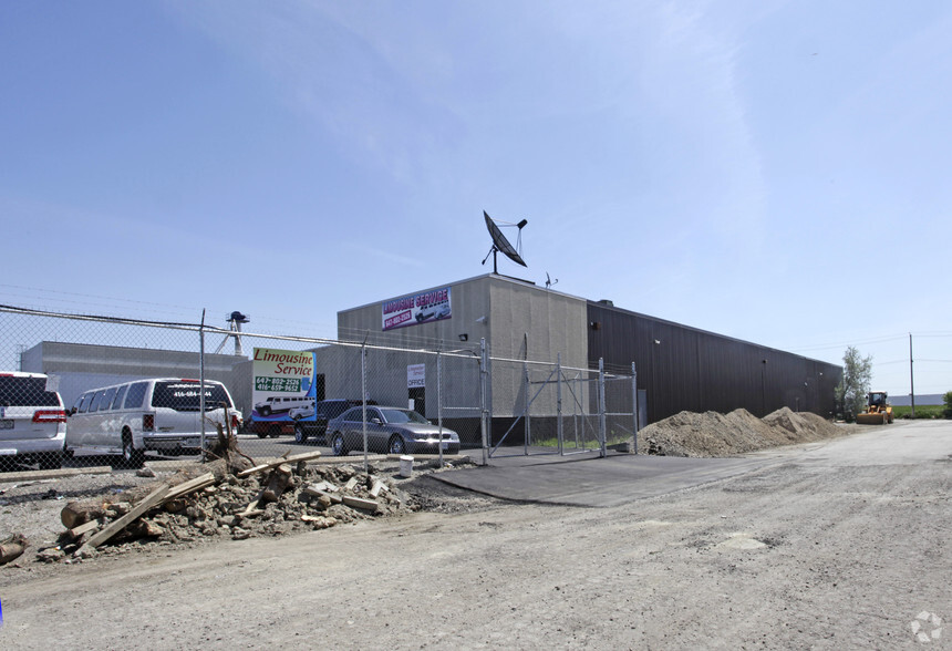 Primary Photo Of 273 Glidden Rd, Brampton Service For Lease