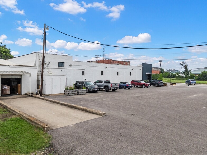 More Photos Of 910 Webster Ave, Waco Self Storage For Sale