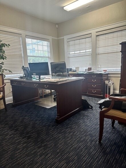 More Photos Of 5502 N Nebraska Ave, Tampa Office For Sale