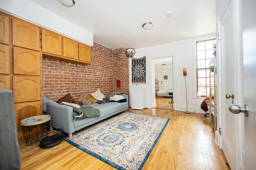 More Photos Of 4320-4324 St Saint-Denis, Montréal Multifamily For Sale