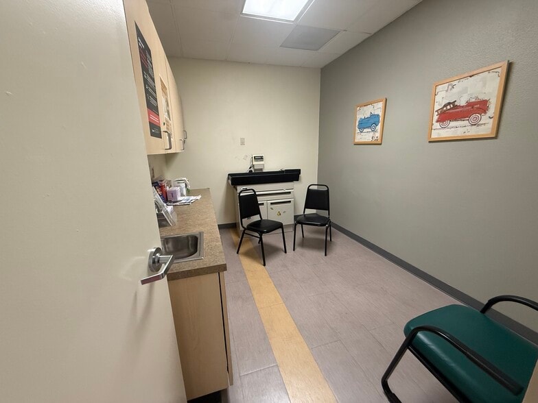 More Photos Of 3220 W Charleston Blvd, Las Vegas Medical For Lease