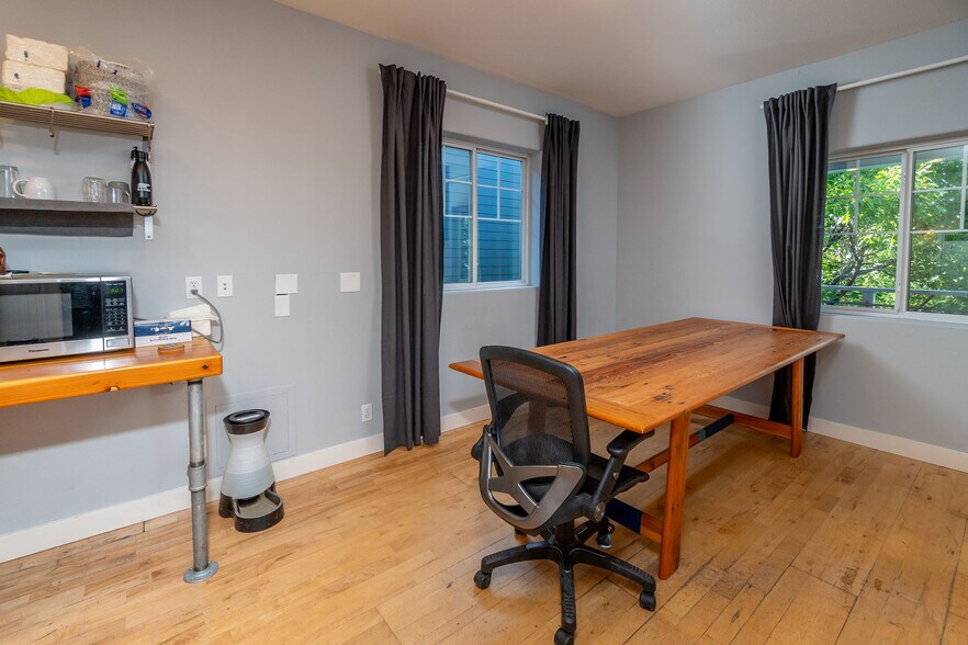 More Photos Of 616 NW Arizona Ave, Bend Office For Sale