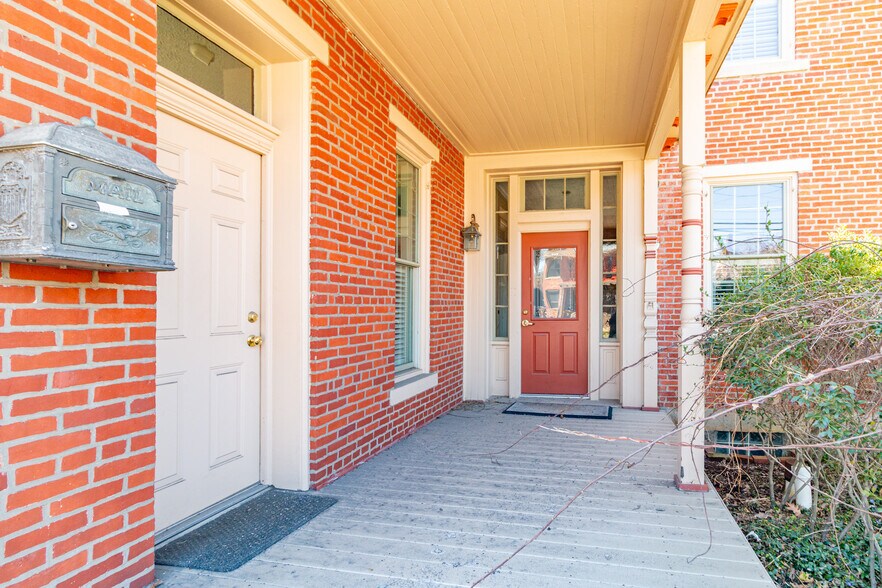 More Photos Of 323 S Main St, Zelienople Office Residential For Lease