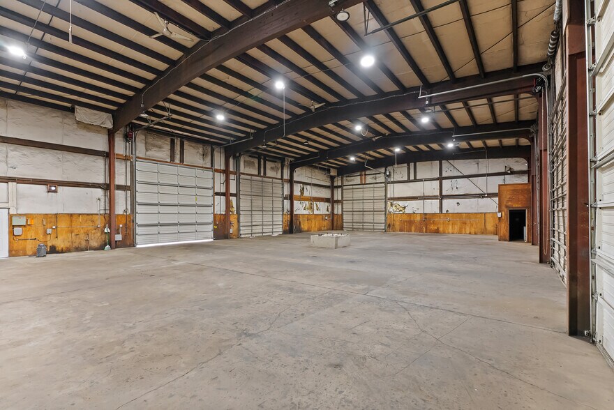 More Photos Of 180 Weyerhaeuser Dr N, Roseburg Warehouse For Sale