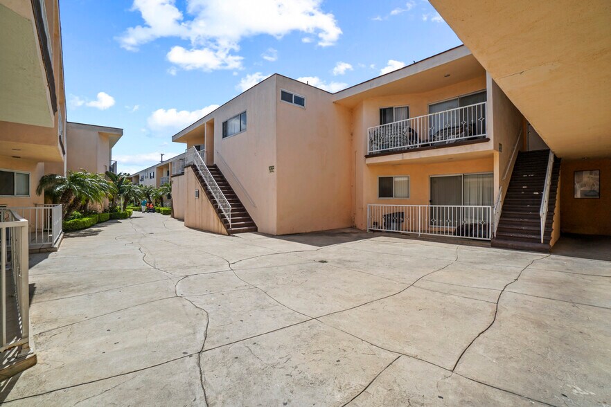More Photos Of 3835 W 104th St, Inglewood Apartments For Sale