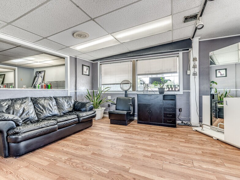 More Photos Of 2000 S Midwest Blvd, Oklahoma City Freestanding For Sale