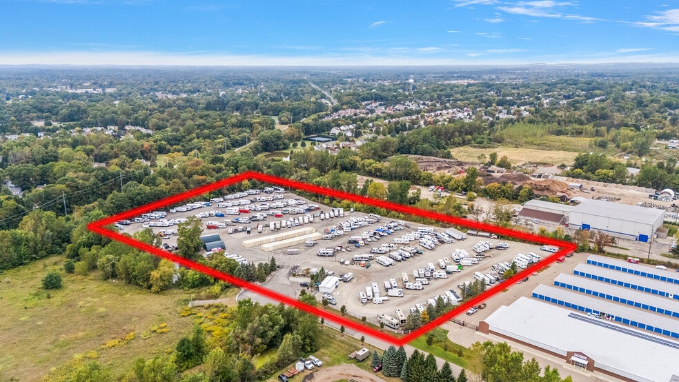 More Photos Of 59120 Oasis Center Dr, South Lyon Self Storage For Sale