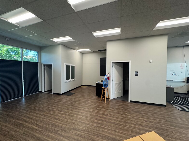 More Photos Of 10222 Pecan Park Blvd, Austin Storefront Retail Office For Lease