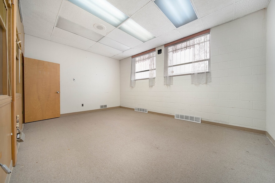 More Photos Of 19711 Greenfield Rd, Detroit Religious Facility For Sale