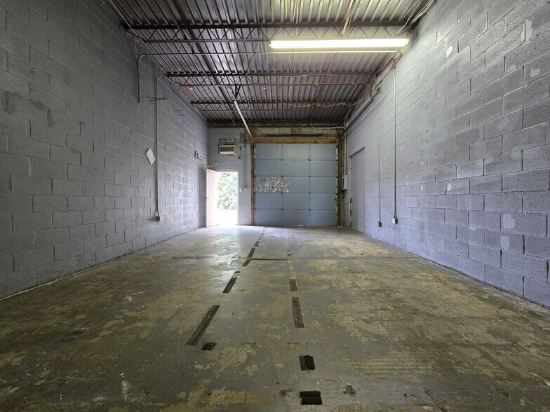 More Photos Of 6840 Atmore Dr, Richmond Flex For Lease