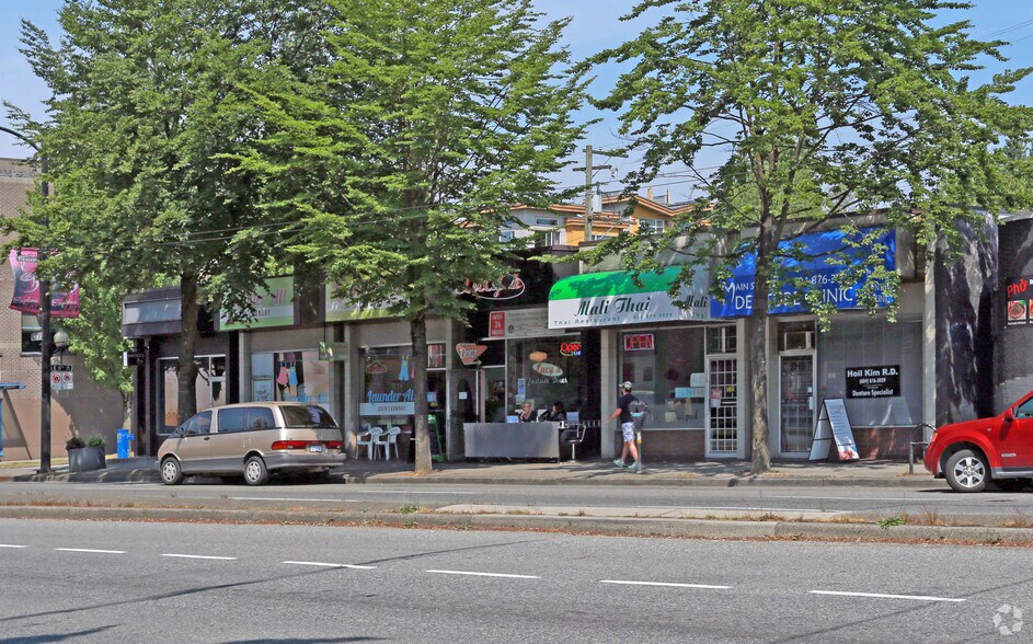 More Photos Of 2702-2712 Main St, Vancouver Storefront For Sale