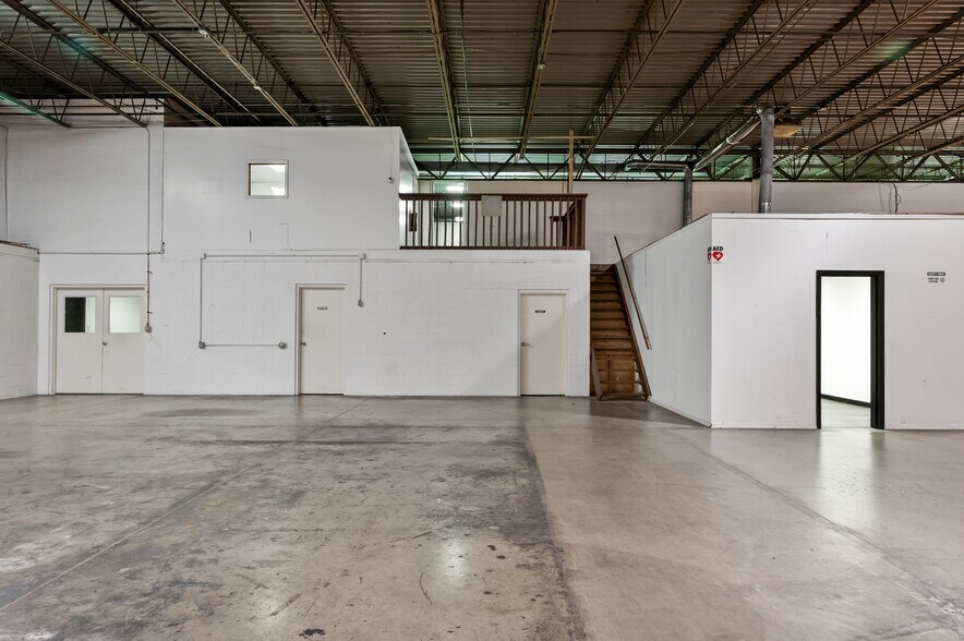 More Photos Of 2707 W Carson St, Pittsburgh Warehouse For Sale