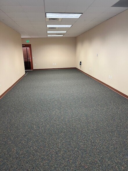 More Photos Of 8871 Ridgeline Blvd, Highlands Ranch Office For Lease
