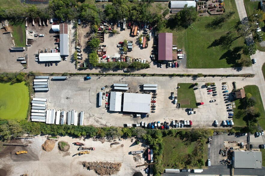 More Photos Of 1201 W Washington St, West Chicago Truck Terminal For Sale