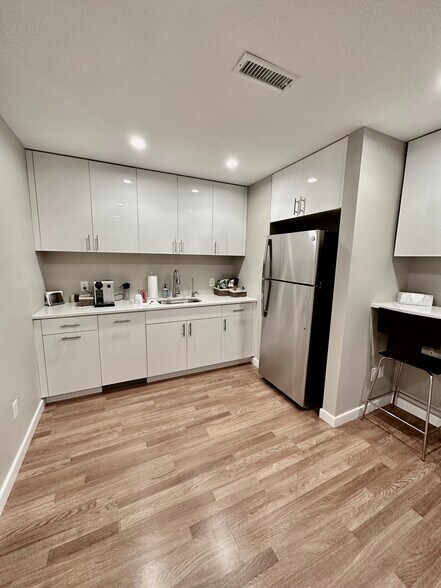 More Photos Of 406 E Putnam Ave, Cos Cob Office For Sale