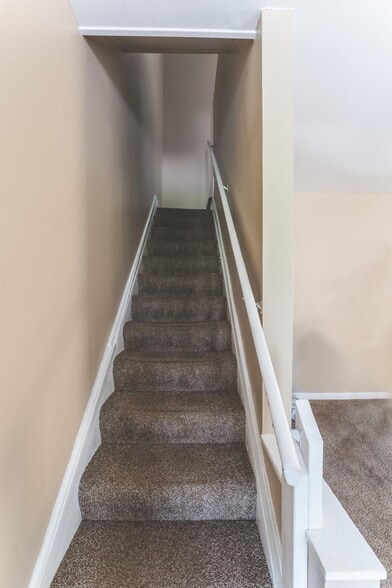 More Photos Of 25 Maynard Ct, Pontiac Apartments For Sale