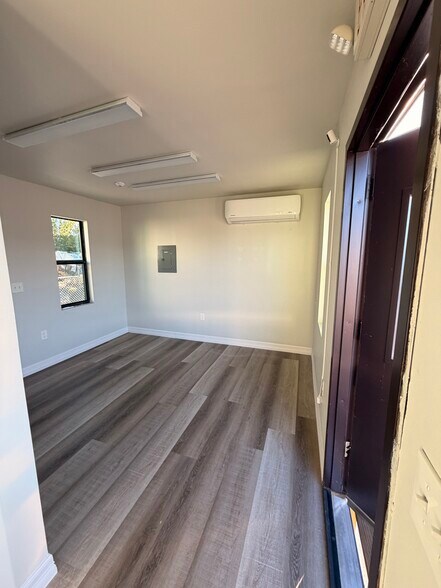 More Photos Of 8622 Lipan Rd, Houston Freestanding For Lease