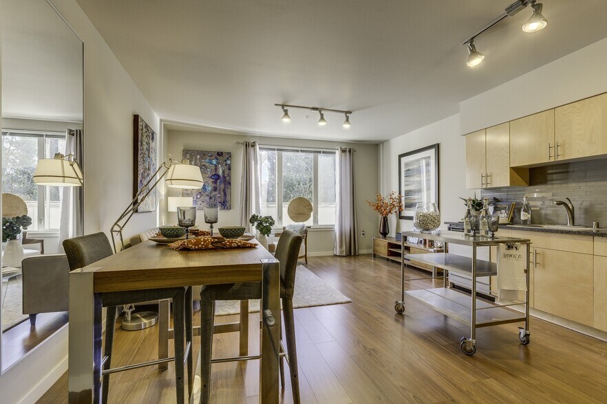 More Photos Of 1900 Queen Anne Ave N, Seattle Apartments For Lease