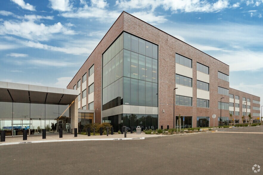 More Photos Of 4191 E Commerce Way, Sacramento Office For Lease