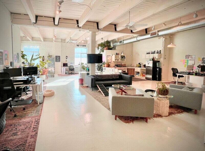 More Photos Of 911 E Pike St, Seattle Loft Creative Space For Lease