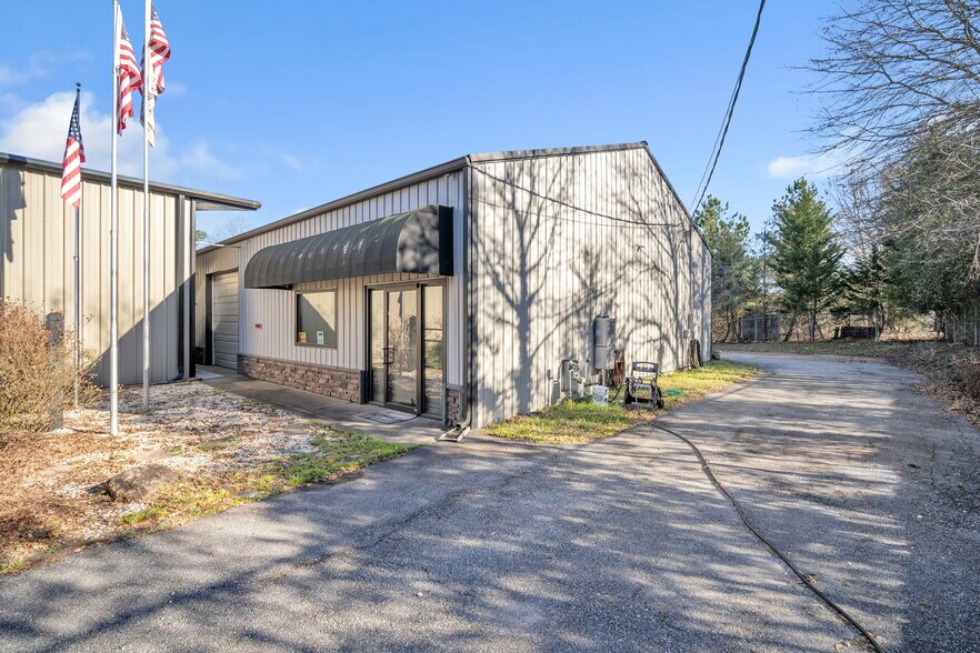 More Photos Of 4271 Calhoun Memorial Hwy, Easley Showroom For Sale