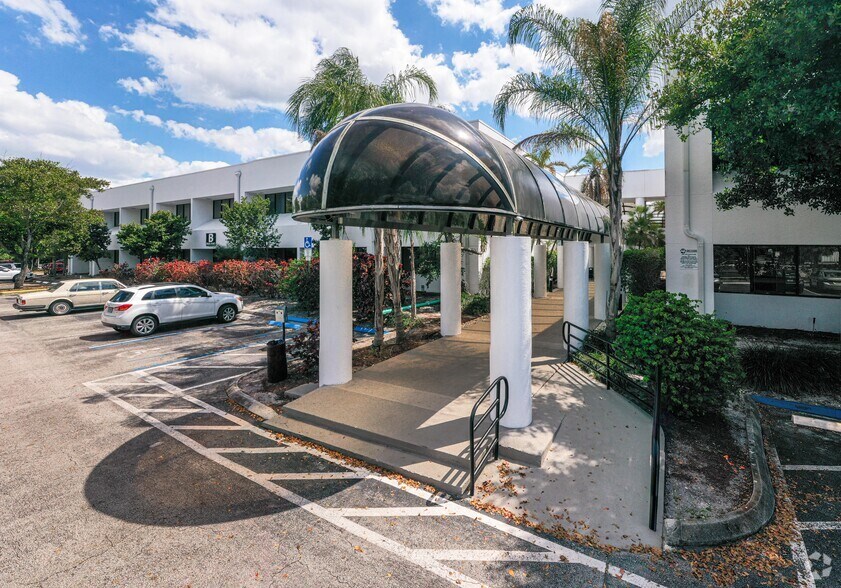 More Photos Of 4300 N University Dr, Lauderhill Medical For Lease