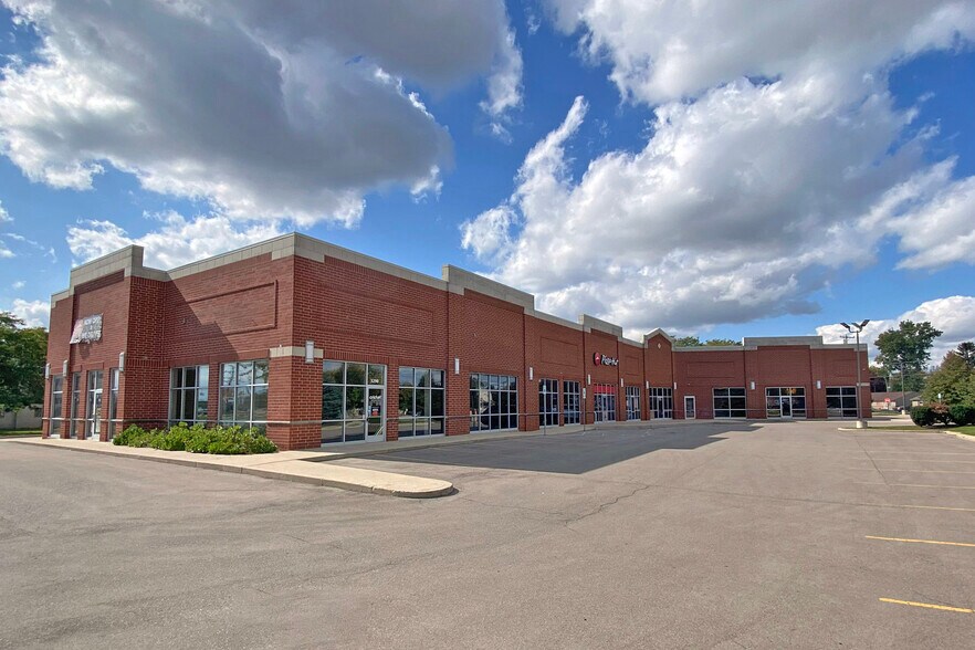 More Photos Of 32901-32931 Gratiot Ave, Roseville Freestanding For Lease