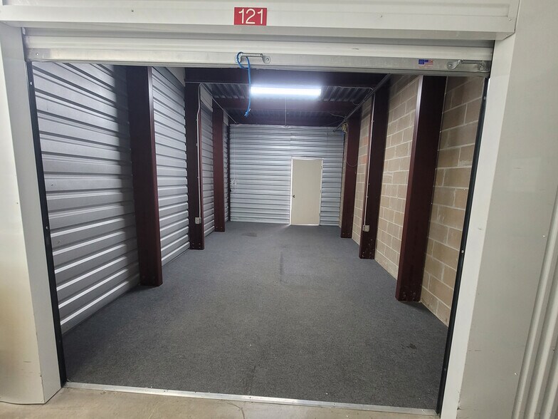 More Photos Of 7340 Blanco Rd, San Antonio Self Storage For Lease