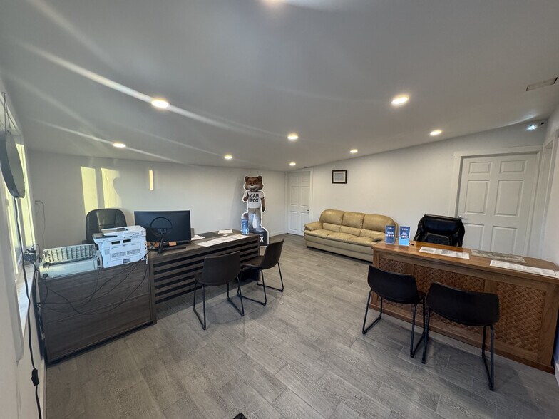 More Photos Of 4315 Pacific Ave, Forest Grove Auto Dealership For Lease