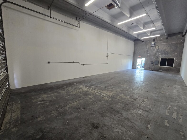 More Photos Of 1747-1781 Banks Rd, Margate Flex For Lease