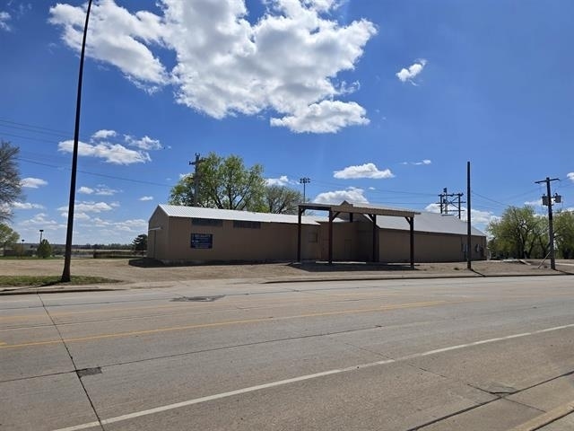 More Photos Of 114 Mulberry St, Yankton Warehouse For Sale