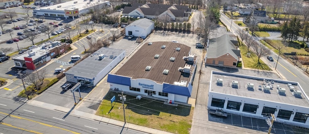 More Photos Of 1189 Old Country Rd, Riverhead Freestanding For Sale