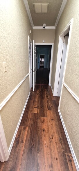 More Photos Of 606 S Harbor Ct, Granbury Office For Lease