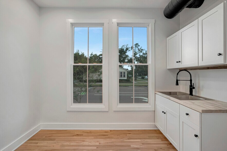 More Photos Of 2111 Cleveland St, Tampa Office For Sale