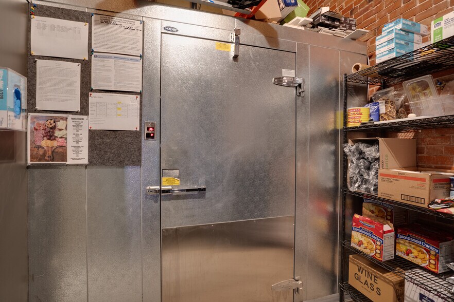 More Photos Of 809 Ohio Ave, Wichita Falls Bar For Sale