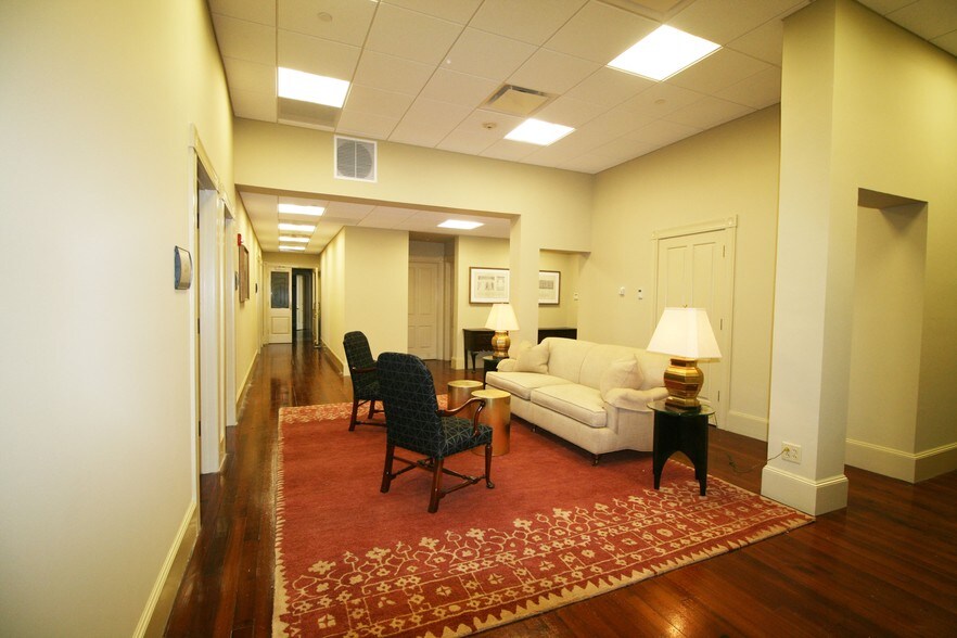 More Photos Of 2101 Mechanic St, Galveston Office For Sale