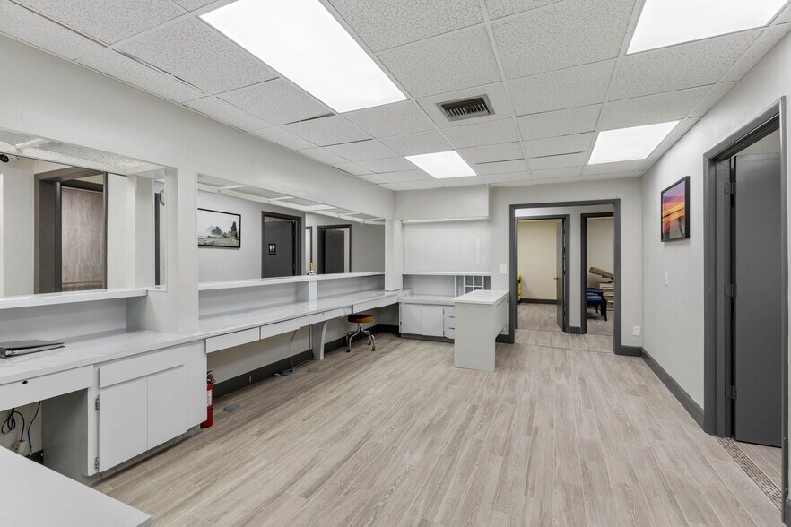 More Photos Of 901 N Grove St, Eustis Office For Sale
