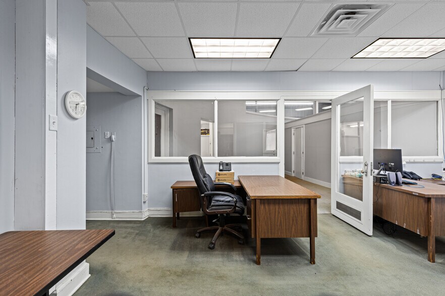 More Photos Of 500 E Main St, Kilgore Office For Sale