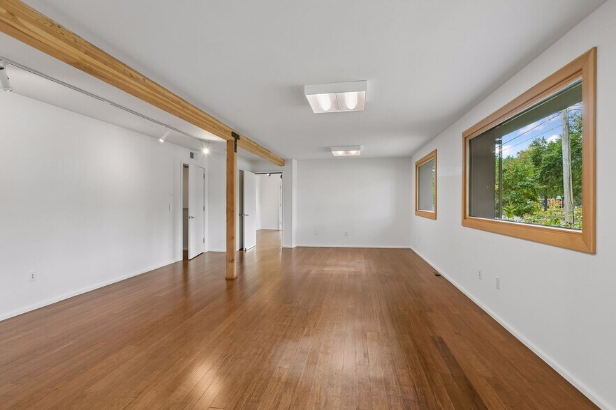 More Photos Of 901 NE 23rd Ave, Saint Anthony Office For Sale