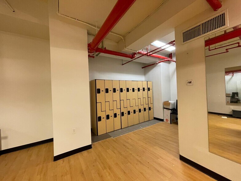 More Photos Of 250 E 49th St, New York Multifamily For Sale