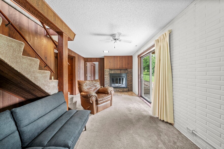 More Photos Of 1810 Little Flock Dr, Rogers Specialty For Sale