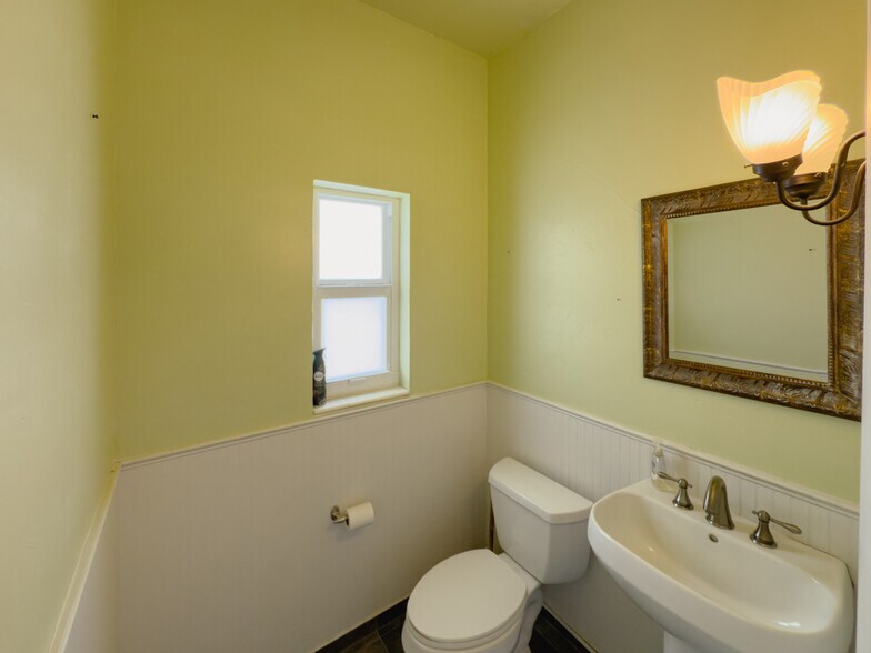 More Photos Of 805 N Federal Hwy, Boynton Beach Freestanding For Sale