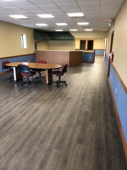 More Photos Of 3200 N Main St, Oshkosh Warehouse For Lease