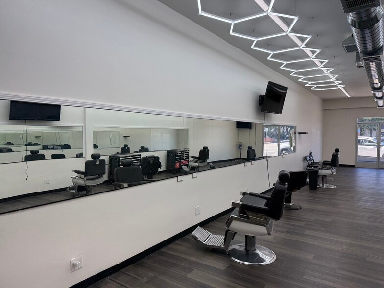 More Photos Of 21816-21820 Devonshire St, Chatsworth Storefront For Lease