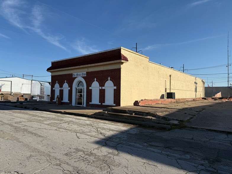 More Photos Of 214 N Railroad St, Mexia Office For Sale