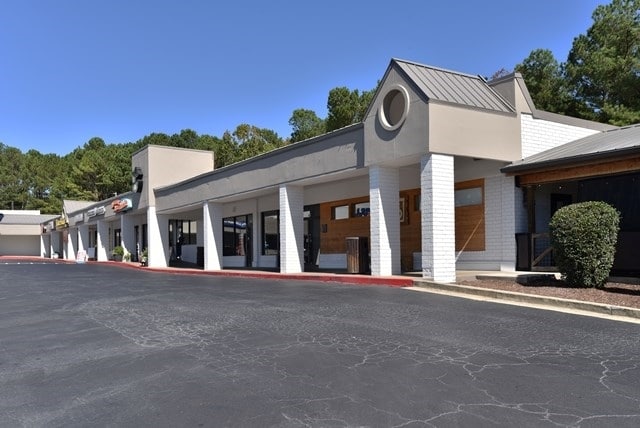 More Photos Of 2421-2423 Shallowford Rd, Marietta Unknown For Lease