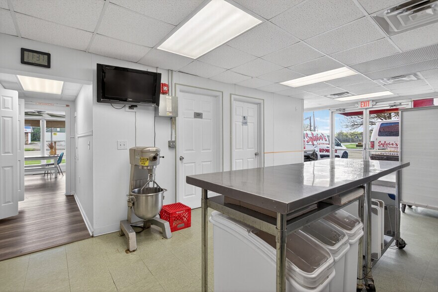 More Photos Of 124 S Brooklyn Rd, Napoleon Freestanding For Sale