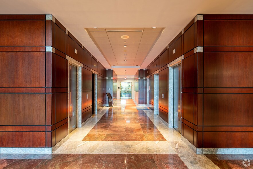 More Photos Of 2150 E Lake Cook Rd, Buffalo Grove Office For Lease